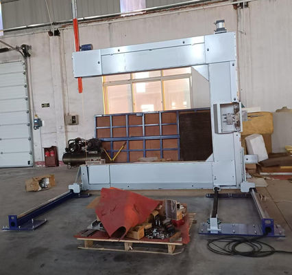 Spons verticale rechte grote CNC-schuimsnijder PLC-besturing roterende werktafel
